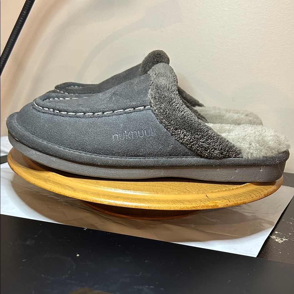 Nuknuuk Men's Leather Slipper Grey Sheepskin Insole Size 9 comfy cozy - Picture 2 of 9